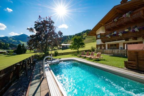 Zwembad, Hotel Barbarahof Saalbach in Saalbach