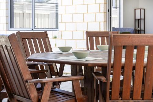 Barefoot2Beach Swan BnB Management in Yanchep