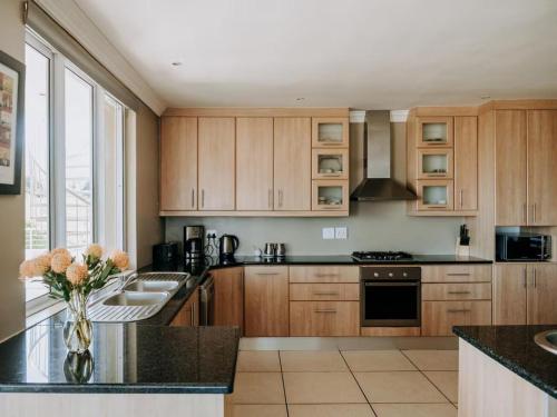 Shores Keep - Self Catering Home, Херманус (фото 5)