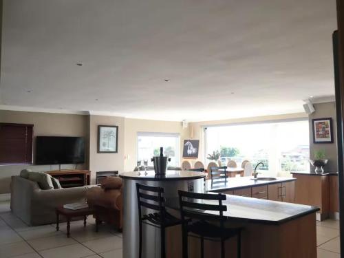 Shores Keep - Self Catering Home, Херманус (фото 6)