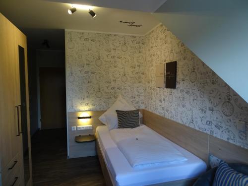 1 twin bed