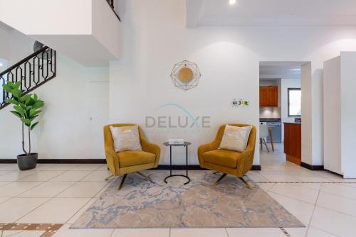 Luxury Beachfront Villa with Direct Beach Access, Next to Community Pool, Close to the Thrills of Aquaventure Waterpark, Canal Cove, Palm Jumeirah by Deluxe Holiday Homes, Dubaj (fotografie 4)