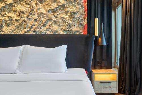 Stylish 1BR Apartment with Marina View, Balcony, Pool & Gym Access, Dubái (foto 8)