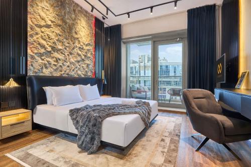 Stylish 1BR Apartment with Marina View, Balcony, Pool & Gym Access, Dubai