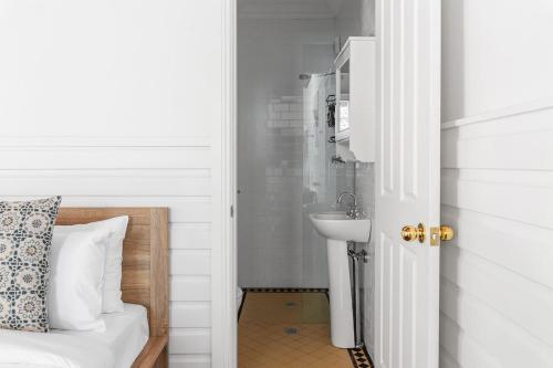 The Stables - Cosy Cottage Vibes near Coogee Beach - image 3