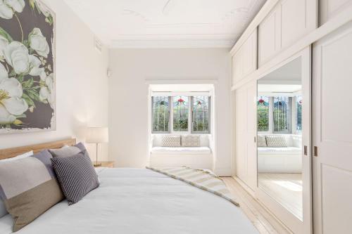 Twin Gables - Federation Retreat with Garden Studio - image 3