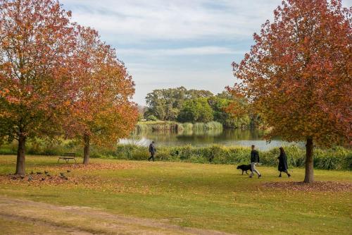 Twin Gables - Federation Retreat with Garden Studio - image 11