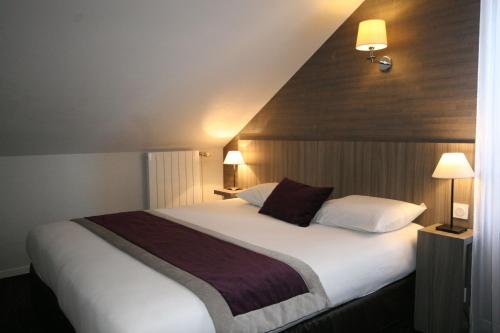 1 queen bed, 1 twin bed