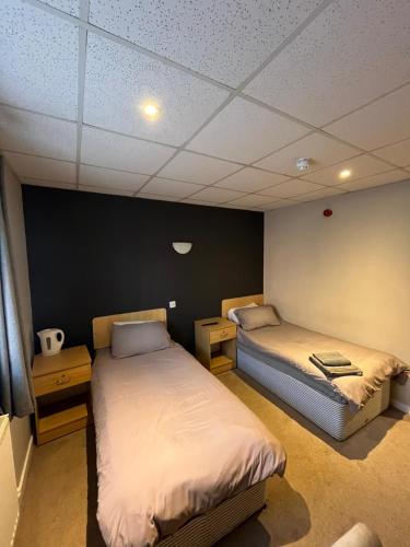 2 twin beds
