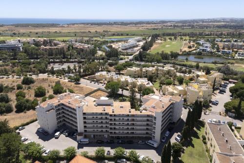 Moura One - Condominium with pool by HD - image 2
