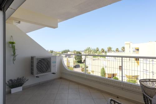 Moura One - Condominium with pool by HD - image 3