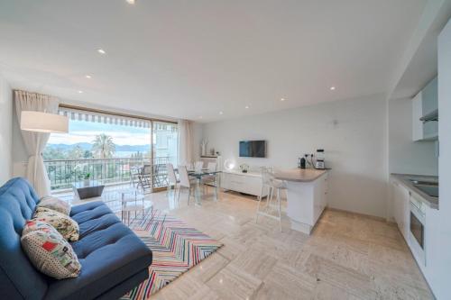 Wonderful 2 bedrooms with sea view and pool !