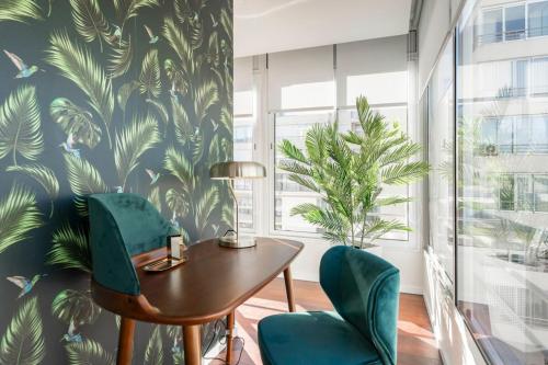 Sublime contemporary apartment in the heart of Cannes - image 2