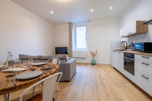 Nice, center, kingsize bed, Vannes (zdjęcie 9)