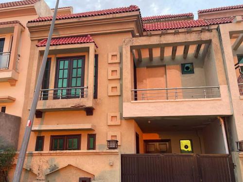 Fully Furnished House available for Rent on Daily and weekly basis in ราฟีบล็อก