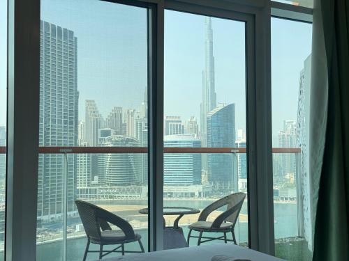 Cozy Studio with Burj Khalifa & Canal Views - image 10