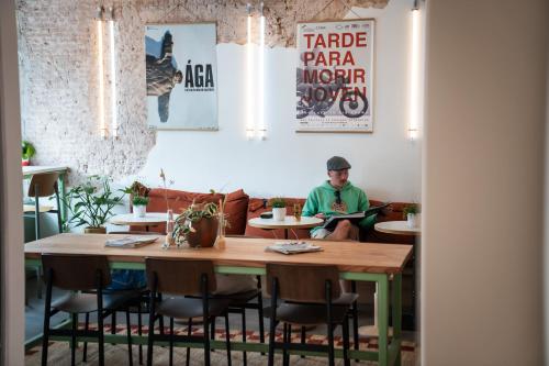 Will & Tate City Stay, Haag