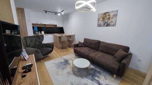 Heaven Luxury Stay - Prime Location with Free Parking