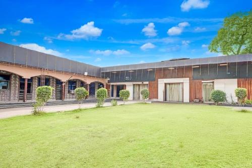 Mayur Resort in Mathura