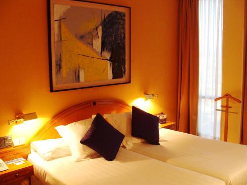 2 twin beds