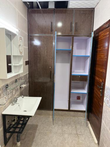 Modern Flat Kohistan Enclave Wah Cantt - image 6