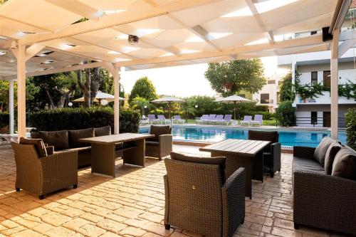 酒吧/高級酒吧, Terinikos Sunny Garden Hotel & Junior Suites in 拉麗索斯