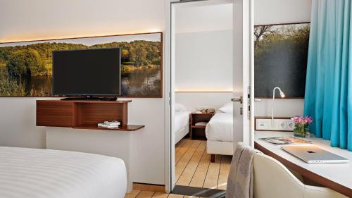 room detail thumbnail 1