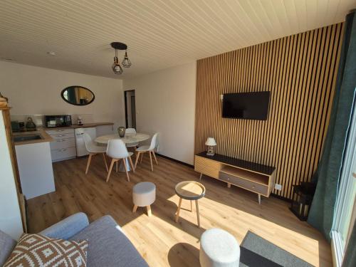 Charmante maison, entière au calme, sud avec jardin gîte à louer Le Sel-de-Bretagne