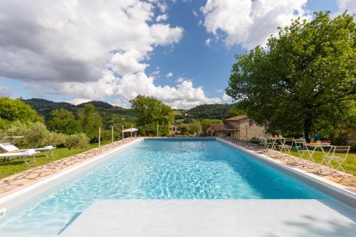 Úszómedence, Il poggio del tempo ritrovato in Torriola