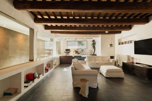 Közös társalgó / TV, Il poggio del tempo ritrovato in Torriola