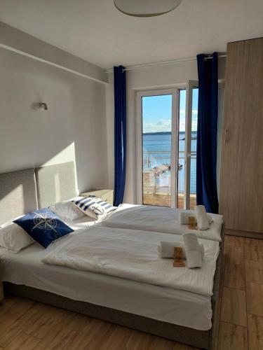2 twin beds