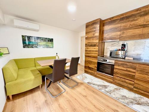 City Charm Apartments 2 – khách sạn tại Sveti Ivan Rilski