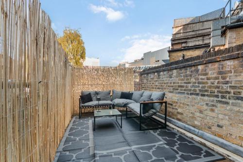 NEW! Fulham 1-bed Apartment with Patio, Londyn (zdjęcie 7)