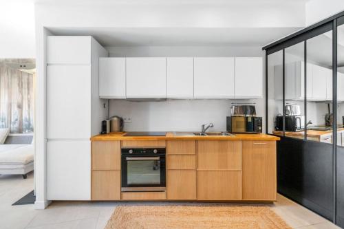 Brand new one bedroom in the heart of Cannes - image 3