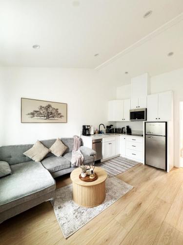 Relaxing 2BR Escape in Trendy West LA - CM-CAL