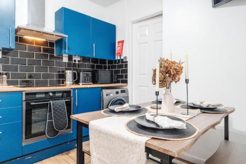 Newly Renovated 4BR House with lots of amenities, Liverpool (photo 8)