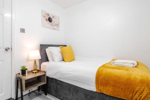 Newly Renovated 4BR House with lots of amenities, Liverpool (photo 6)