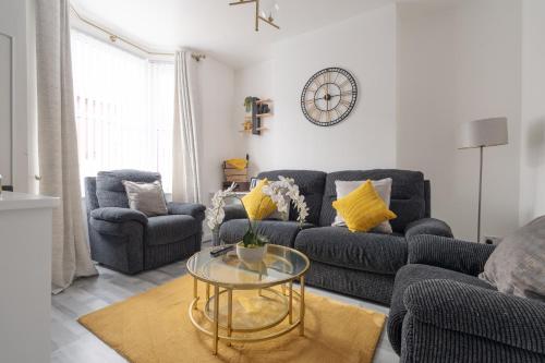 Newly Renovated 4BR House with lots of amenities, Liverpool (photo 3)