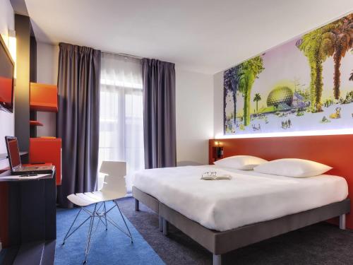 1 queen bed, 2 twin beds