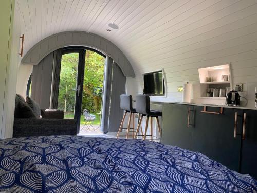 Brook Pod - High end Glamping in beautiful setting in Rosemarket