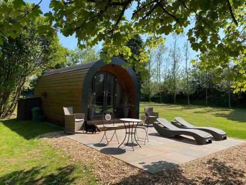 Brook Pod - High end Glamping in beautiful setting in Rosemarket