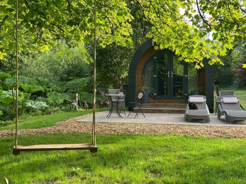 Brook Pod - High end Glamping in beautiful setting in Rosemarket