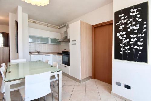 ISA - Apartments for 6 people, 2 bedrooms, in Residence Mirto And Corbezzolo with swimming pool in San Vincenzo, San Vincenzo (foto 9)