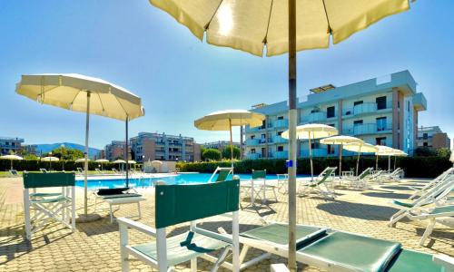 ISA - Apartments for 6 people, 2 bedrooms, in Residence Mirto And Corbezzolo with swimming pool in San Vincenzo, San Vincenzo (foto 5)