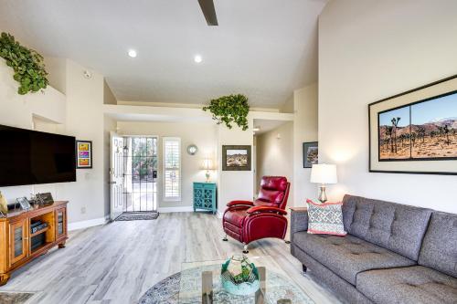 Palm Desert Rental with Community Pool and Hot Tub! in Palm Desert, USA