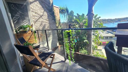 Stylish 1-Bed escape with views across Berrys Bay - image 8