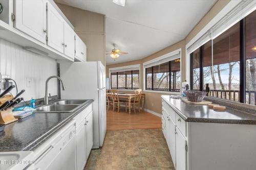 Hideaway Chalet - Hot Tub in the Treetops Arcade Games + Close to Ober Mountain! - image 9