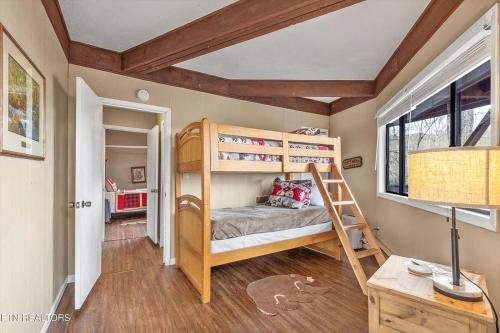 Hideaway Chalet - Hot Tub in the Treetops Arcade Games + Close to Ober Mountain! - image 3