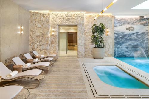 H15 Palace Hotel - image 37