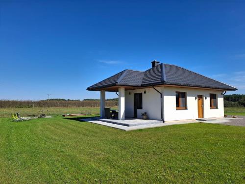 Domek wśród Jabłonek (Domek wsrod Jablonek) in Baranow Sandomierski